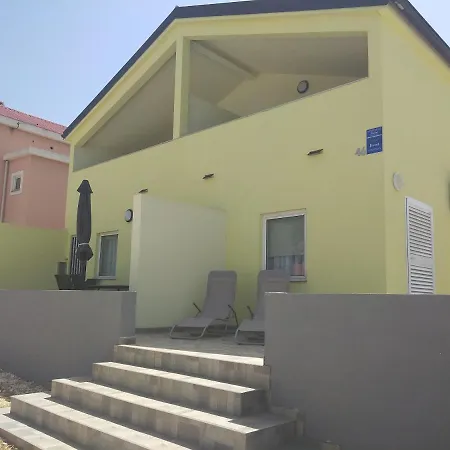 Apartmani Verica Karlobag Exterior photo