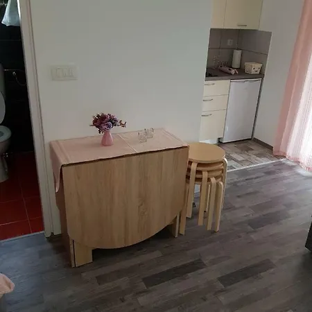 Apartmani Verica Karlobag Exterior photo